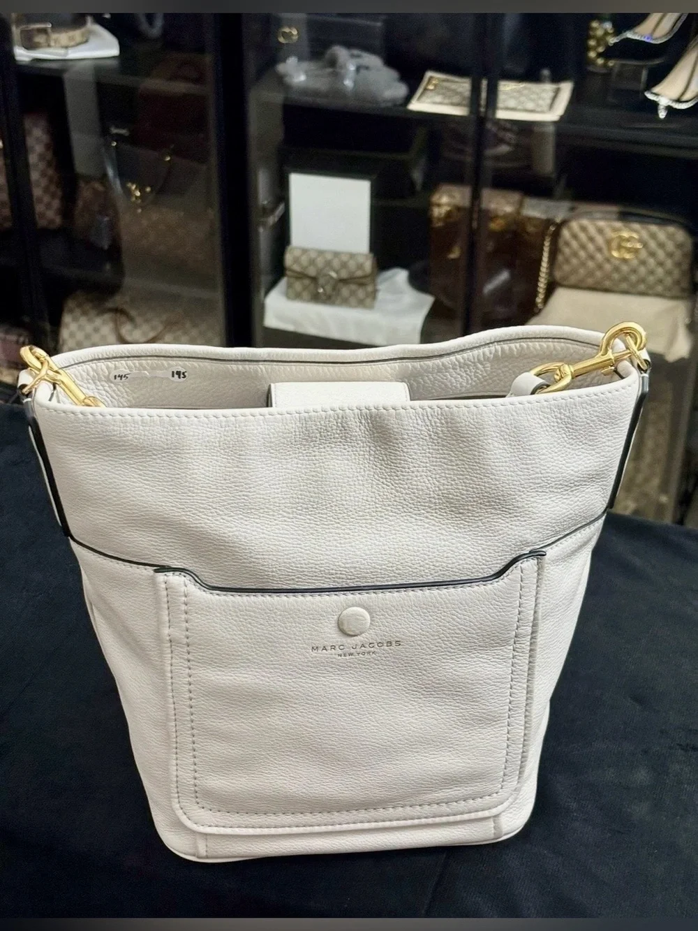 MARC JACOBS Empire City Leather Bucket Crossbody /Shoulder Bag In Ivory.